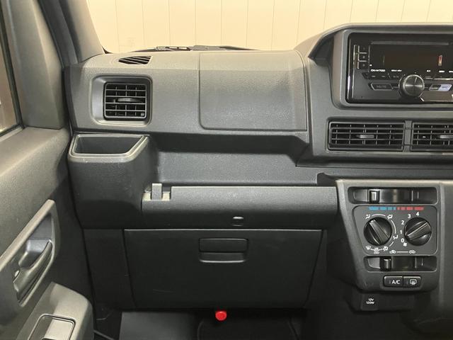 ハイゼットカーゴ クルーズターボ　サポカーＳワイド適合　オーディオ　エアコン　アプリケーションソケット　Ｐスタート　コーナーセンサー　横滑り防止機能　誤発進抑制機能　電動格納ミラー　パワーウインドウ　キーフリー（12枚目）