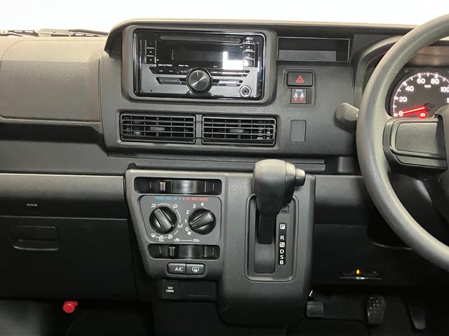ハイゼットカーゴ クルーズターボ　サポカーＳワイド適合　オーディオ　エアコン　アプリケーションソケット　Ｐスタート　コーナーセンサー　横滑り防止機能　誤発進抑制機能　電動格納ミラー　パワーウインドウ　キーフリー（13枚目）