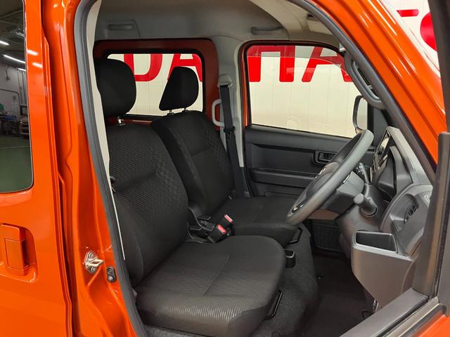 ハイゼットカーゴ クルーズターボ　サポカーＳワイド適合　オーディオ　エアコン　アプリケーションソケット　Ｐスタート　コーナーセンサー　横滑り防止機能　誤発進抑制機能　電動格納ミラー　パワーウインドウ　キーフリー（18枚目）