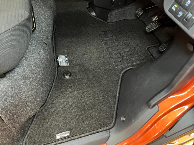 ハイゼットカーゴ クルーズターボ　サポカーＳワイド適合　オーディオ　エアコン　アプリケーションソケット　Ｐスタート　コーナーセンサー　横滑り防止機能　誤発進抑制機能　電動格納ミラー　パワーウインドウ　キーフリー（20枚目）