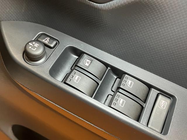 ミライース Ｘ　ＳＡＩＩＩ　サポカーＳワイド適合　エアコン　Ｂカメラ　コーナーセンサー　光軸調整ダイヤル　オートハイビーム　アイドリングストップ　横滑り防止機能　誤発進抑制機能　電動格納ミラー　パワーウインドウ　キーレス（16枚目）