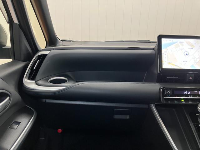 ヴォクシー S-Z 衝突被害軽減ブレーキシステム 3列シート クリアランスソナー レーダークルーズコントロール シートヒーター 電動パーキングブレーキ ダブルエアコン 後席モニター 両側オートスライドドア(12枚目)