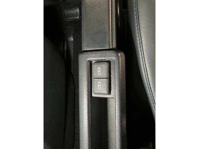 ヴォクシー S-Z 衝突被害軽減ブレーキシステム 3列シート クリアランスソナー レーダークルーズコントロール シートヒーター 電動パーキングブレーキ ダブルエアコン 後席モニター 両側オートスライドドア(29枚目)