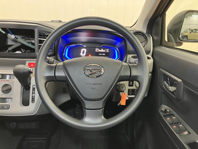 ミライース Ｘ　ＳＡＩＩＩ　サポカーＳワイド適合　エアコン　Ｂカメラ　コーナーセンサー　光軸調整ダイヤル　オートハイビーム　アイドリングストップ　横滑り防止機能　誤発進抑制機能　電動格納ミラー　パワーウインドウ　キーレス（13枚目）