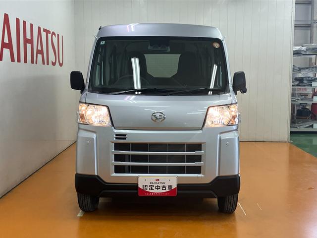 ハイゼットカーゴ ＤＸ　サポカーＳワイド適合　ラジオ　エアコン　アクセサリーソケット　コーナーセンサー　アイドリングストップ　光軸調整ダイヤル　横滑り防止機能　誤発進抑制機能　パワーウインドウ　キーレス（4枚目）