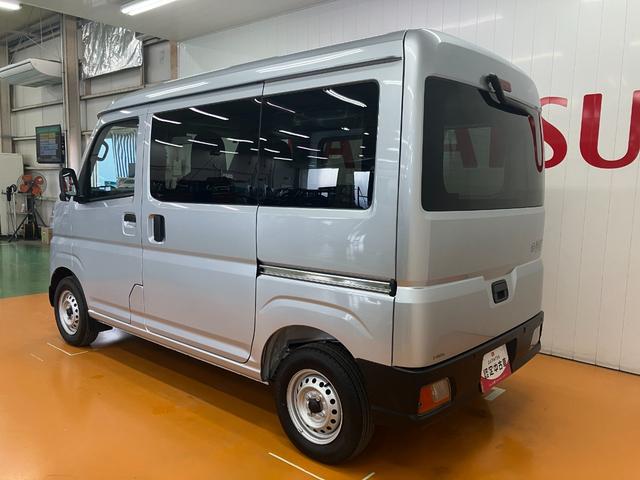 ハイゼットカーゴ ＤＸ　サポカーＳワイド適合　ラジオ　エアコン　アクセサリーソケット　コーナーセンサー　アイドリングストップ　光軸調整ダイヤル　横滑り防止機能　誤発進抑制機能　パワーウインドウ　キーレス（6枚目）