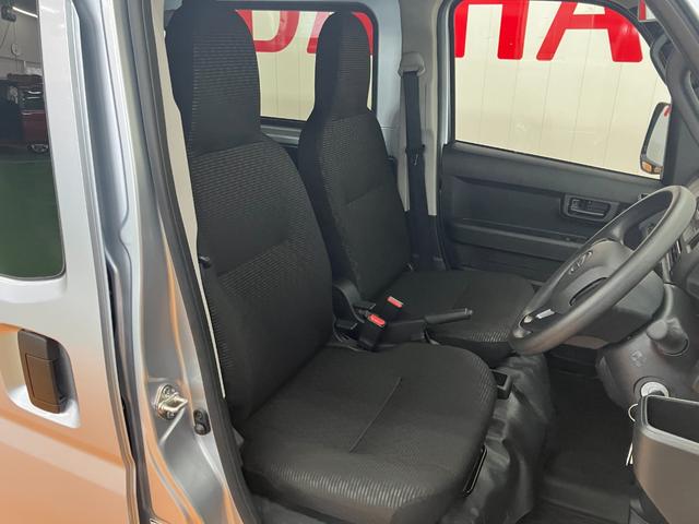 ハイゼットカーゴ ＤＸ　サポカーＳワイド適合　ラジオ　エアコン　アクセサリーソケット　コーナーセンサー　アイドリングストップ　光軸調整ダイヤル　横滑り防止機能　誤発進抑制機能　パワーウインドウ　キーレス（18枚目）