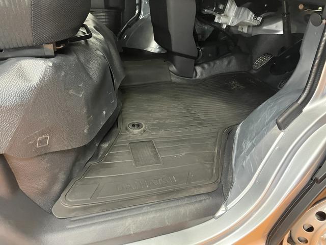 ハイゼットカーゴ ＤＸ　サポカーＳワイド適合　ラジオ　エアコン　アクセサリーソケット　コーナーセンサー　アイドリングストップ　光軸調整ダイヤル　横滑り防止機能　誤発進抑制機能　パワーウインドウ　キーレス（20枚目）