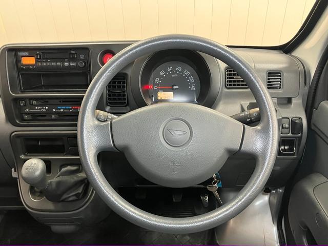 ハイゼットカーゴ ＤＸ　４ＷＤ　５段マニュアルシフト両側スライドドア　ラジオ　エアコン　パワーステアリング　パワーウインドウ　リアデフォッガー　キーレス（16枚目）