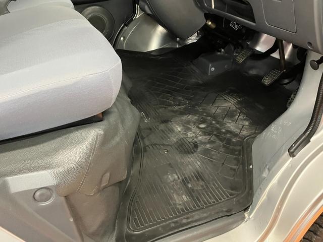 ハイゼットカーゴ ＤＸ　４ＷＤ　５段マニュアルシフト両側スライドドア　ラジオ　エアコン　パワーステアリング　パワーウインドウ　リアデフォッガー　キーレス（23枚目）