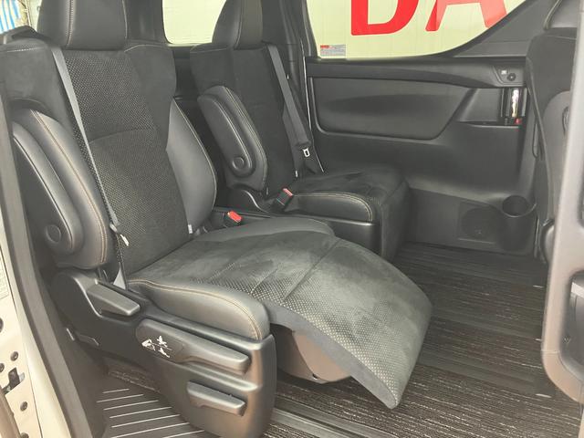 アルファード ２．５Ｓ　タイプゴールド　衝突被害軽減ブレーキシステム　ドラレコ　全周囲カメラ　後席モニター　１００Ｖ電源ソケット　ＨＤＭＩ接続端子　クルーズコントロール　ＳＯＳスイッチ　両側オートスライドドア　電動パーキングブレーキ（28枚目）