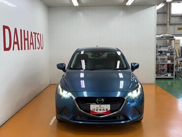 デミオ １３Ｓツーリング　衝突被害軽減ブレーキシステム　Ｂカメラ　クルーズコントロール　ステアリングスイッチ　シートヒーター　ＵＳＢ接続端子　ＥＴＣ　ヘッドアップディスプレイ　コーナーセンサー　キーフリー（4枚目）