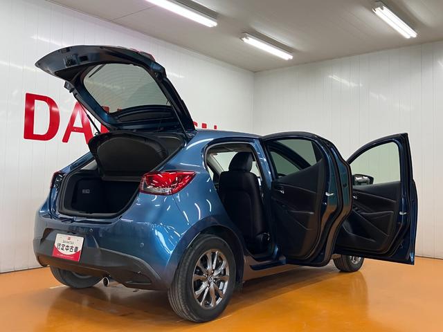 デミオ １３Ｓツーリング　衝突被害軽減ブレーキシステム　Ｂカメラ　クルーズコントロール　ステアリングスイッチ　シートヒーター　ＵＳＢ接続端子　ＥＴＣ　ヘッドアップディスプレイ　コーナーセンサー　キーフリー（10枚目）