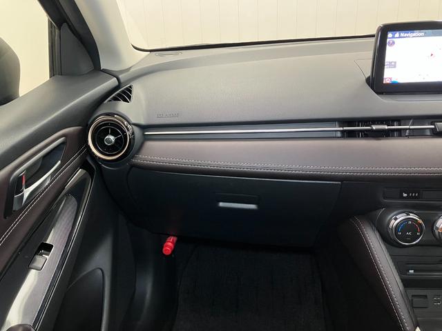 デミオ １３Ｓツーリング　衝突被害軽減ブレーキシステム　Ｂカメラ　クルーズコントロール　ステアリングスイッチ　シートヒーター　ＵＳＢ接続端子　ＥＴＣ　ヘッドアップディスプレイ　コーナーセンサー　キーフリー（12枚目）