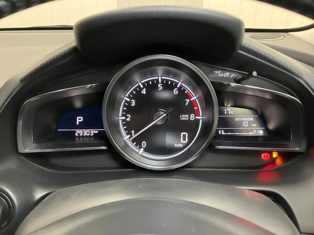 デミオ １３Ｓツーリング　衝突被害軽減ブレーキシステム　Ｂカメラ　クルーズコントロール　ステアリングスイッチ　シートヒーター　ＵＳＢ接続端子　ＥＴＣ　ヘッドアップディスプレイ　コーナーセンサー　キーフリー（15枚目）