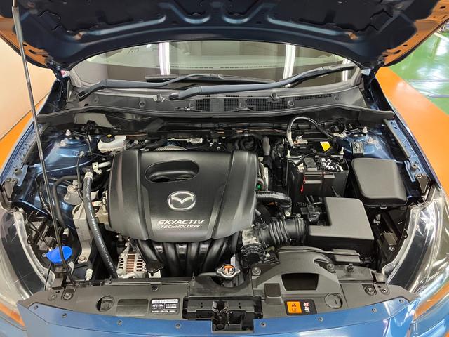 デミオ １３Ｓツーリング　衝突被害軽減ブレーキシステム　Ｂカメラ　クルーズコントロール　ステアリングスイッチ　シートヒーター　ＵＳＢ接続端子　ＥＴＣ　ヘッドアップディスプレイ　コーナーセンサー　キーフリー（30枚目）