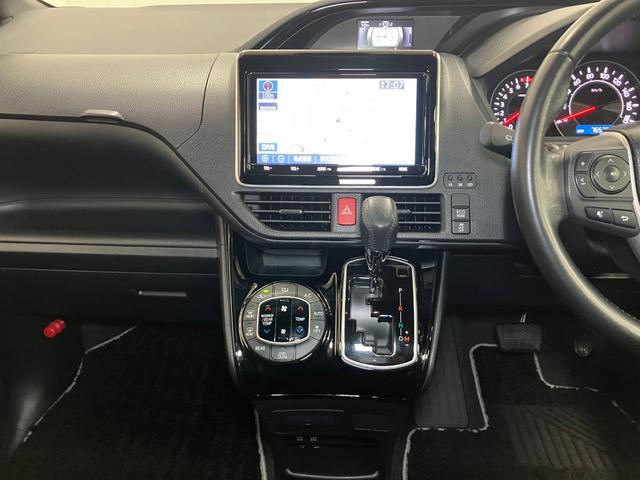 ノア Ｓｉ　衝突被害軽減ブレーキシステム　３列シート　Ｂカメラ　ダブルエアコン　ステアリングスイッチ　クルーズコントロール　ＵＳＢ接続端子　両側オートスライドドア　レーンアシスト　ＥＴＣ　キーフリー（12枚目）