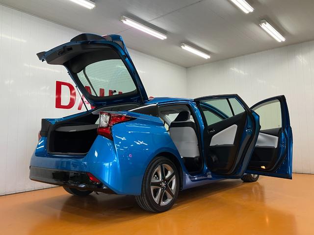 プリウス Ｓツーリングセレクション　衝突被害軽減ブレーキシステム　ハイブリッド　ドラレコ　クルーズコントロール　ステアリングスイッチ　Ｂカメラ　Ｐスタート　オートハイビーム　ＥＴＣ　シートヒーター　キーフリー（9枚目）