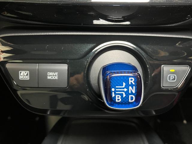 プリウス Ｓツーリングセレクション　衝突被害軽減ブレーキシステム　ハイブリッド　ドラレコ　クルーズコントロール　ステアリングスイッチ　Ｂカメラ　Ｐスタート　オートハイビーム　ＥＴＣ　シートヒーター　キーフリー（19枚目）