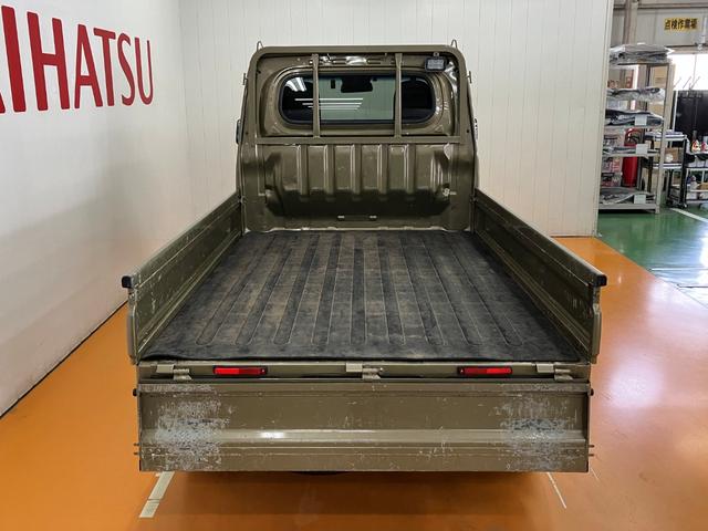 ハイゼットトラック スタンダード　ナビ　ドラレコ　ＥＴＣ　Ｂカメラ　サポカーＳワイド適合　三方開　ナビ　ドラレコ　ＥＴＣ　Ｂカメラ　エアコン　コーナーセンサー　アイドリングストップ　荷台照明　誤発進抑制機能　アクセサリーソケット　横滑り防止機能　光軸調整ダイヤル（9枚目）
