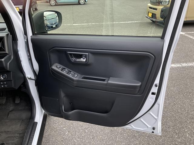 タフト G クロムベンチャー LEDヘッドランプ オートライト オートハイビーム バックカメラ コーナーセンサー電動パーキングブレーキ 衝突被害軽々滅ブレーキ プッシュボタンスタートキーフリーシステム アルミホイール(17枚目)