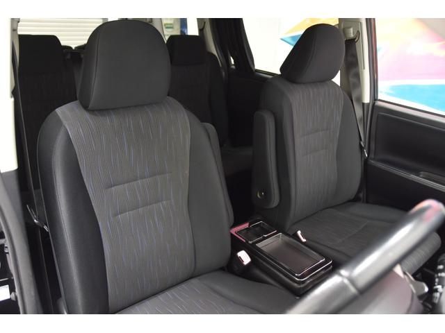 ヴォクシー ＺＳ　ＲＯＪＡＭコンプリートカー　ＷＯＲＫ１９インチＡＷ　ＴＥＩＮ車高調　４本出しマフラー　プッシュスタート　パワースライドドア　カロッツェリアサイバーナビ　バックカメラ（5枚目）