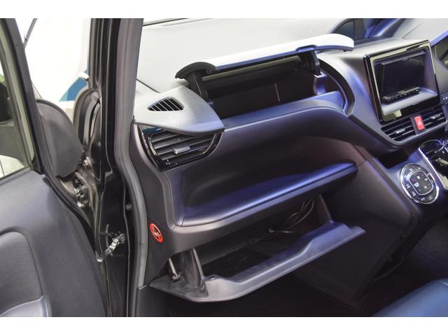 ヴォクシー Ｘ　モデリスタコンプリートカー　１６ＡＷ　両側電動スライドドア　バックカメラ　フリップダウンモニター　プッシュスタート（78枚目）