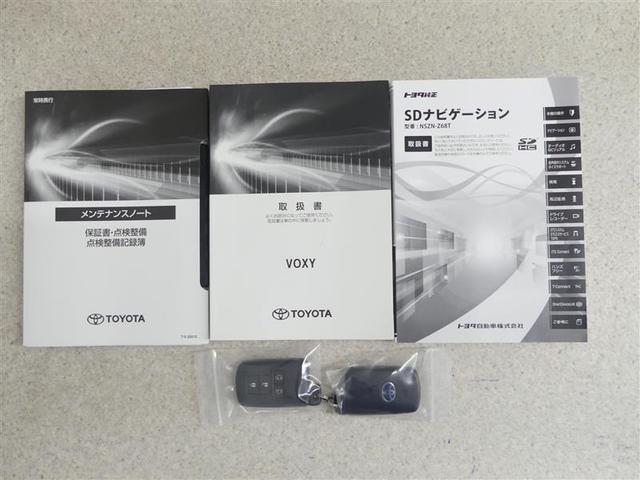 ヴォクシー ハイブリッドＺＳ　煌ＩＩＩ　地デジＴＶ　リヤカメラ　１オナ車　Ｗエアコン　スマートキー　ＤＶＤ再生可　クルコン　ＶＳＣ　キーレス　アルミホイール　ナビ＆ＴＶ　ＬＥＤヘッドランプ　ＥＴＣ　３列シート　メモリーナビ　オートエアコン（19枚目）