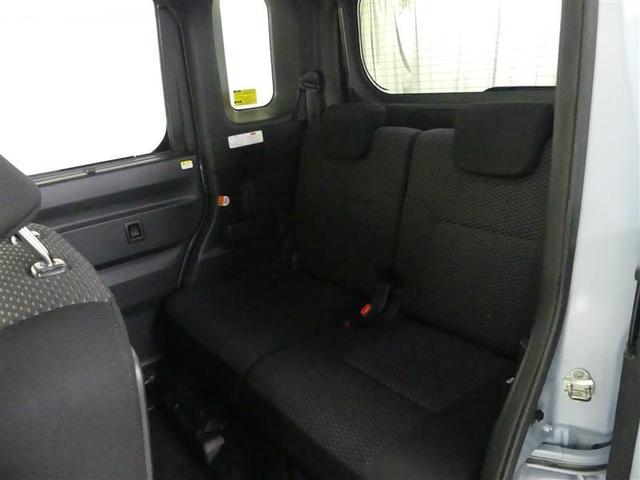 セカンドシートも広々しています