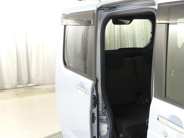 両側パワースライドドア付きだから、狭い駐車スペースなどでの　乗り降りラクラク！小さなお子さまのいるご家庭には嬉しい装備。