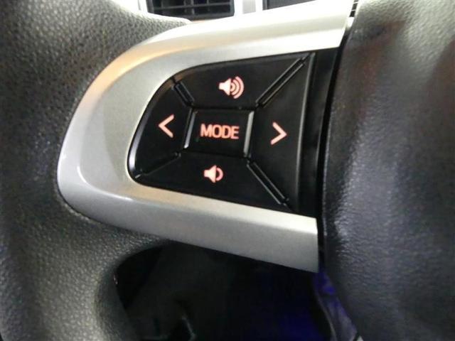ステアリングスイッチ付き。前方から目を離すことなく操作することが可能です。