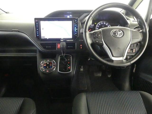 ノア Ｓｉ　プリクラッシュ　地デジ　ＤＶＤ視聴可　ダブルエアコン　ＬＥＤヘットライト　ＥＴＣ付き　ドライブレコーダー　横滑り防止機能　ナビＴＶ　三列シート　ＡＷ　フルフラットシート　ＡＡＣ　パワーウインドウ（4枚目）