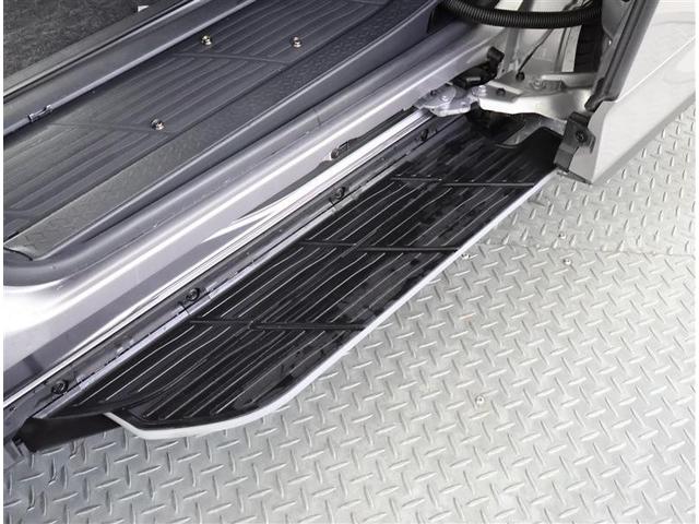 ノア ハイブリッドＳ－Ｚ　横滑り防止機能　エアバッグ　オートクルーズコントロール　地デジ　両側自動ドア　ダブルエアコン　スマートエントリー　ＬＥＤランプ　バックモニター　メモリナビ　３列シート　ＥＴＣ付き　ＡＢＳ　ＡＣ１００Ｖ（15枚目）