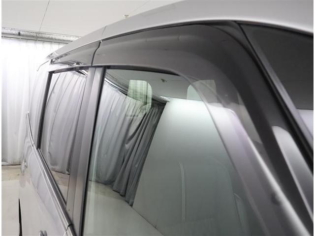 ノア ハイブリッドＳ－Ｚ　横滑り防止機能　エアバッグ　オートクルーズコントロール　地デジ　両側自動ドア　ダブルエアコン　スマートエントリー　ＬＥＤランプ　バックモニター　メモリナビ　３列シート　ＥＴＣ付き　ＡＢＳ　ＡＣ１００Ｖ（30枚目）