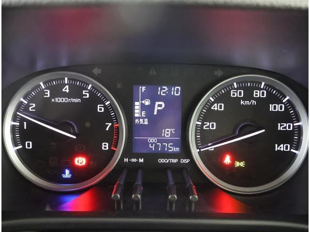 とっても見やすいメーターです。夜間時はラグジュアリーな気分にさせてくれる照明が魅力ですので、夜のドライブも楽しみになりますよ♪