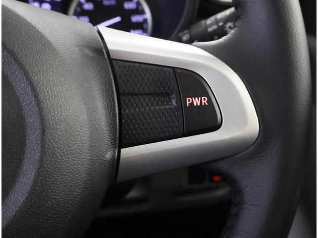 ステアリングスイッチ付き。前方から目を離すことなく操作することが可能です。