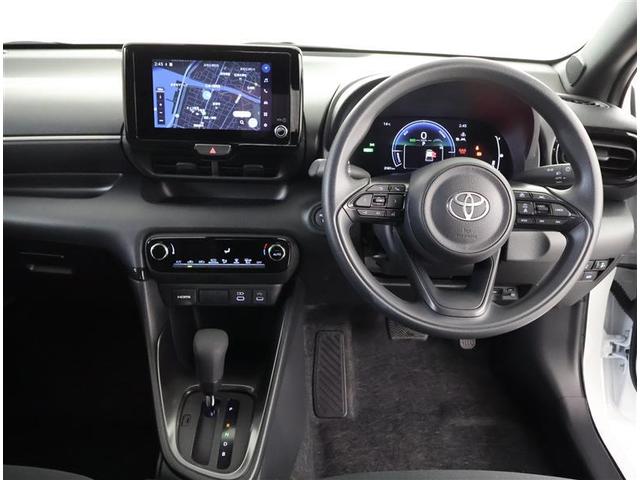 ヤリス ハイブリッドG LEDライト AC100V電源 スマートキー ETC フルセグ バックモニター 衝突被害軽減ブレーキ クルーズC 横滑り防止装置 オートエアコン メモリーナビ イモビ ワンオーナー(4枚目)