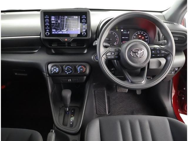 ヤリス Ｘ　ＬＥＤヘッドランプ　被害軽減ブレーキ　Ｂカメラ　キーレスエントリー　ワンオーナー　スマートキー＆プッシュスタート　クルーズコントロール　ＥＴＣ車載器　ＥＳＣ　サイドエアバッグ　メモリーナビ　エアバック（4枚目）