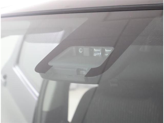 ヴィッツ ジュエラ　デュアルエアバッグ　マニュアルエアコン　パワステ　ＬＥＤヘッド　スマートキー　パワーウィンド　ＡＢＳ　ＤＶＤ再生　アイドリングストップ機能　バックカメラ　ＥＴＣ　エアバッグ　ナビテレビ　メモリ－ナビ（9枚目）