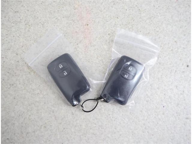 ヴィッツ ジュエラ　デュアルエアバッグ　マニュアルエアコン　パワステ　ＬＥＤヘッド　スマートキー　パワーウィンド　ＡＢＳ　ＤＶＤ再生　アイドリングストップ機能　バックカメラ　ＥＴＣ　エアバッグ　ナビテレビ　メモリ－ナビ（19枚目）