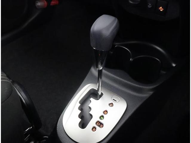 ヴィッツ ジュエラ　デュアルエアバッグ　マニュアルエアコン　パワステ　ＬＥＤヘッド　スマートキー　パワーウィンド　ＡＢＳ　ＤＶＤ再生　アイドリングストップ機能　バックカメラ　ＥＴＣ　エアバッグ　ナビテレビ　メモリ－ナビ（22枚目）