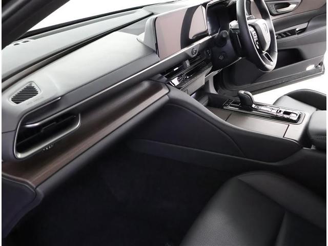 クラウン Ｚ　ムーンルーフ　ＬＥＤヘッドライト　１オナ　地デジＴＶ　ＡＢＳ　ＡＣ１００Ｖ　パワーシート　バックモニター　スマートキー　ＥＴＣ　ドライブレコーダー　アルミホイール　エアコン　盗難防止装置　メモリーナビ（22枚目）