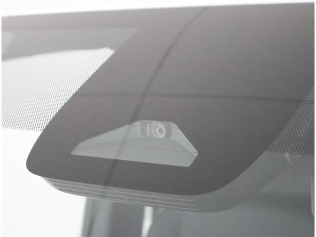 ヴォクシー Ｓ－Ｚ　ＤＶＤ再生機能　スマートキープッシュスタート　両側電動パワースライドドア　パワーウインドウ　１オナ　ＥＴＣ車載器　ＬＥＤライト　デュアルエアコン　アルミホイール　盗難防止装置　横滑り防止機能　ナビＴＶ（10枚目）