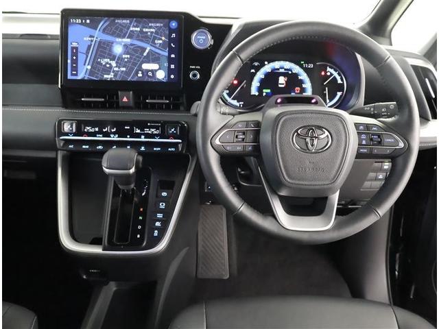ノア ハイブリッドＳ－Ｚ　スマートキ　助手席エアバッグ　クルコン　ＥＴＣ車載器　ＤＶＤ　ＬＥＤライト　メモリーナビ　パワステ　３列シート　Ｗエアコン　エアコン　横滑防止装置　ナビ＆ＴＶ　アルミホイール　キーレス　エアバッグ（4枚目）