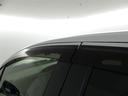 タバコを吸われる方は窓を少しだけ開けても雨が入ってこずに煙だけ社外に追い出せます。