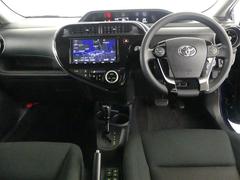 スタイリッシュなデザインのインパネ。各操作スイッチは使いやすい位置に配置されてます。 4