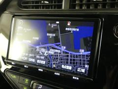 純正ナビを装備。タッチパネル式で使いやすく、お出かけもラクラクです。 6