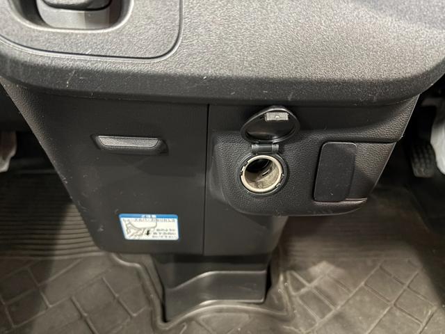 ハイゼットカーゴ ＤＸ　ＳＡＩＩＩ　ＣＤ／ラジオチューナー　運転席・助手席パワーウィンドウ　マニュアルエアコン　オートハイビーム　アイドリングストップ機能（4枚目）