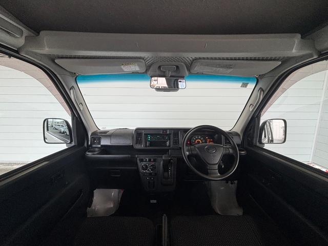 ハイゼットカーゴ ＤＸ　ＳＡＩＩＩ　ＣＤ／ラジオチューナー　運転席・助手席パワーウィンドウ　マニュアルエアコン　オートハイビーム　アイドリングストップ機能（9枚目）