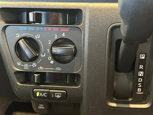 ハイゼットカーゴ ＤＸ　ラジオチューナー　ＥＴＣ車載器　マニュアルエアコン　運転席・助手席パワーウィンドウ　アイドリングストップ機能　コーナーセンサー　衝突被害軽減ブレーキ　キーレスエントリーシステム（7枚目）